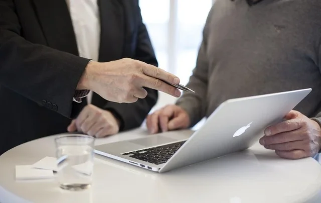 Přechod na placené servisní poradenství: praktické tipy a zkušenosti z praxe